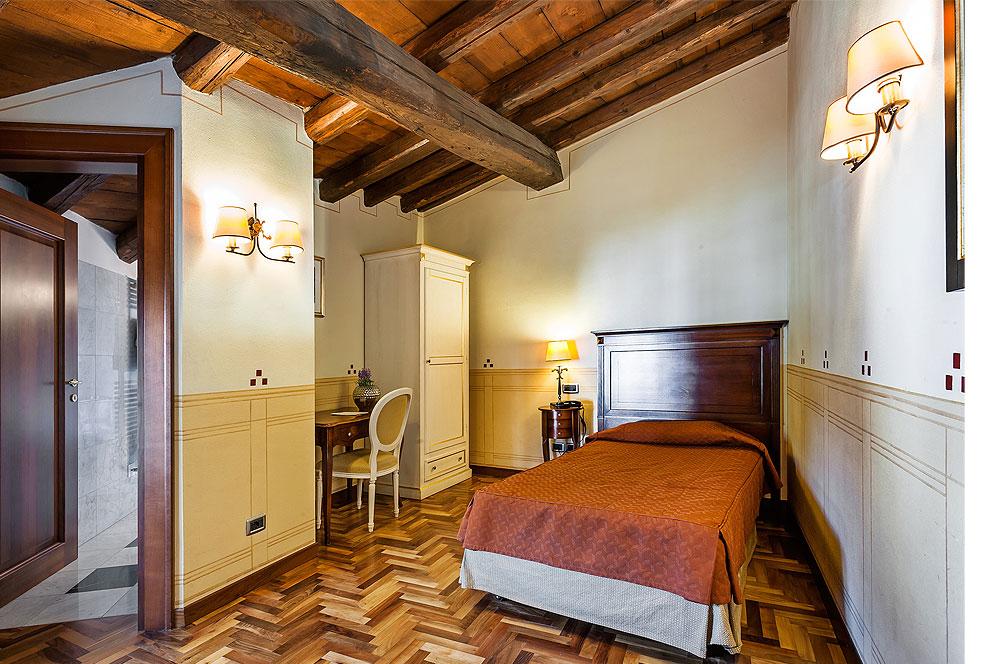 Hotel Villa Policreti Castello d'Aviano Exterior photo