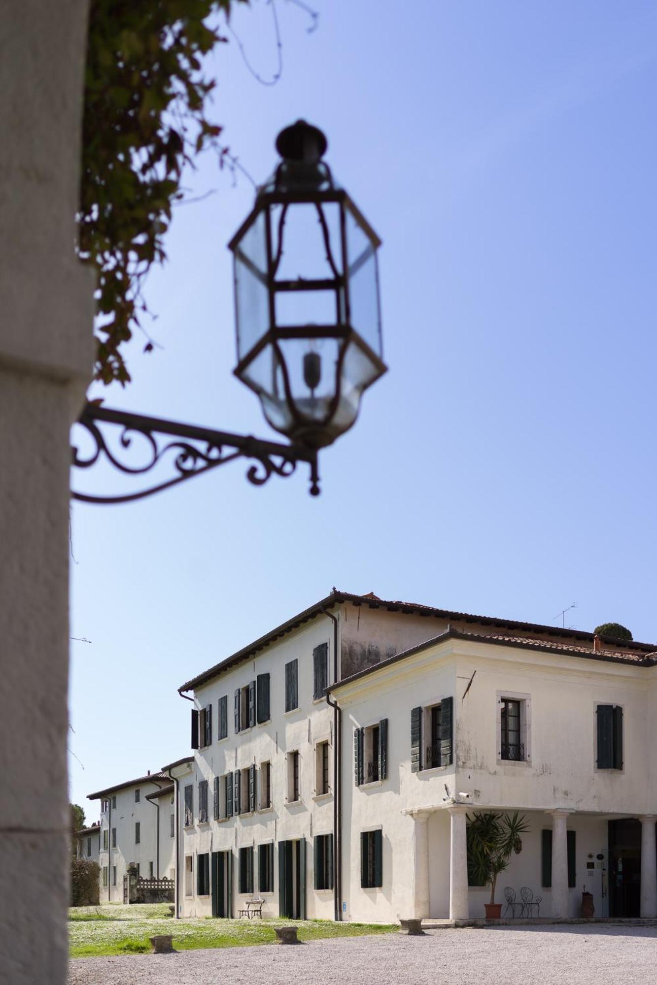 Hotel Villa Policreti Castello d'Aviano Exterior photo