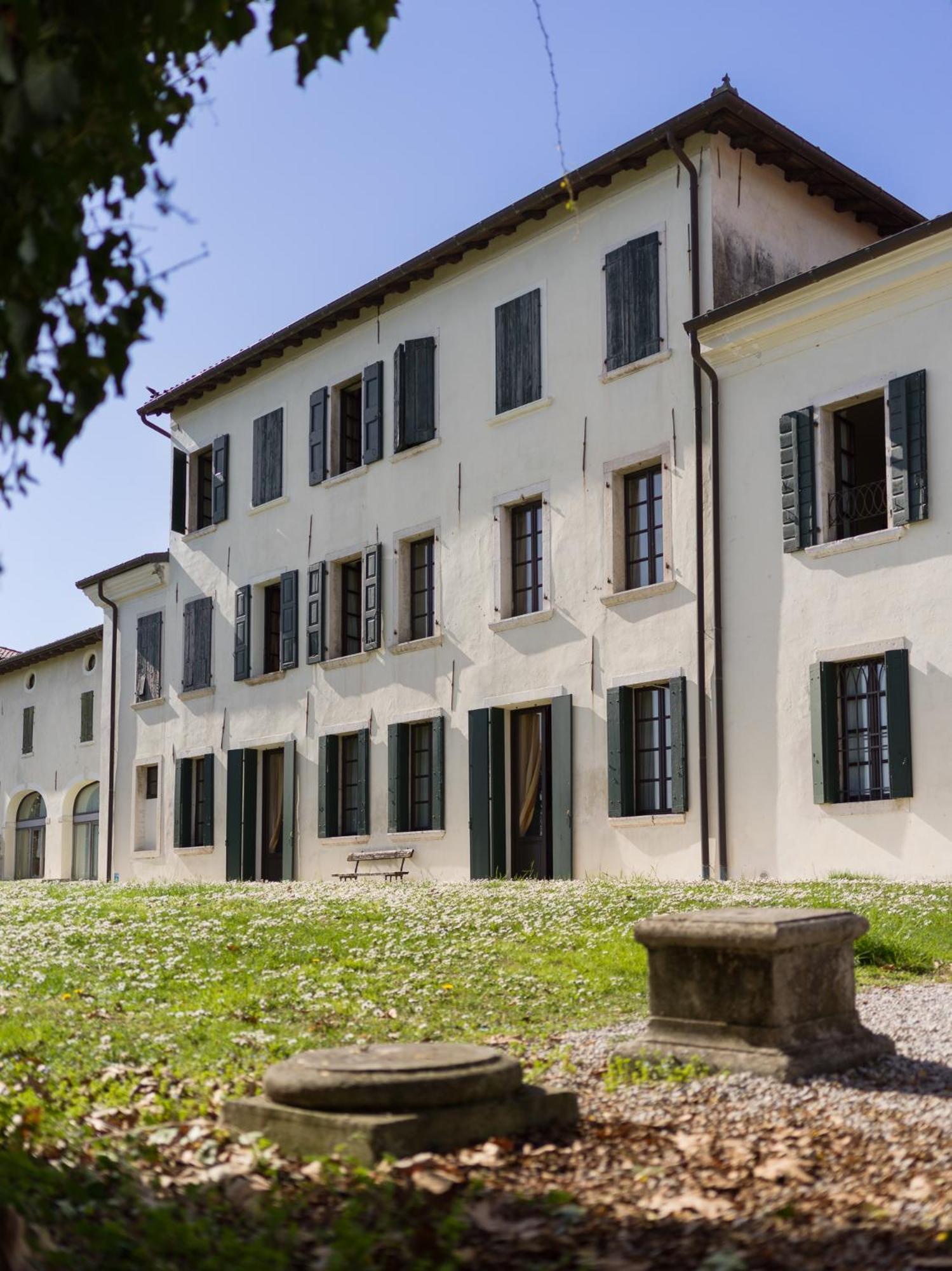 Hotel Villa Policreti Castello d'Aviano Exterior photo