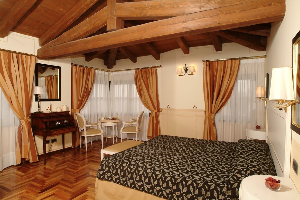 Hotel Villa Policreti Castello d'Aviano Exterior photo