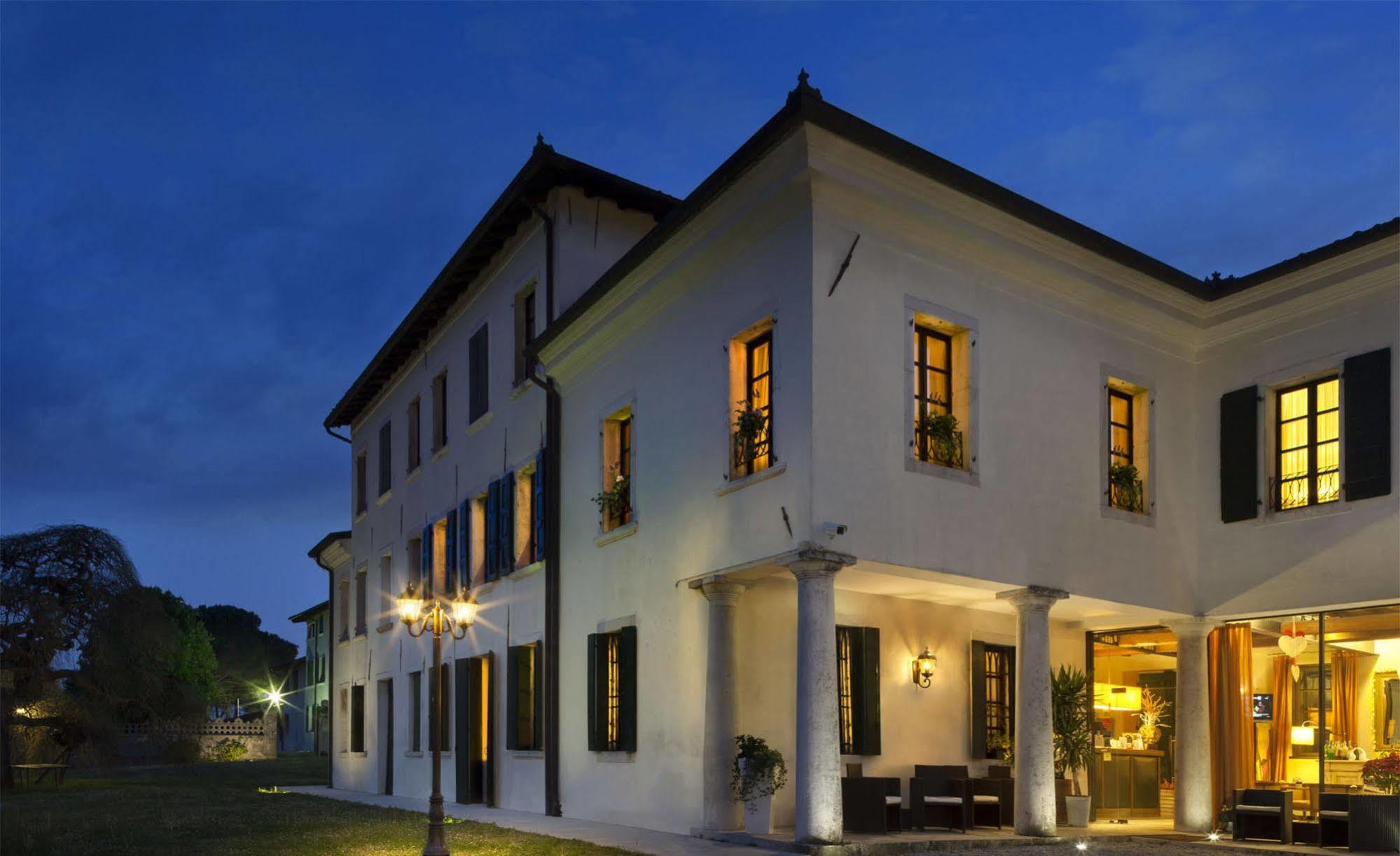 Hotel Villa Policreti Castello d'Aviano Exterior photo