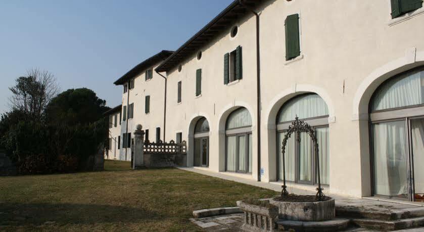 Hotel Villa Policreti Castello d'Aviano Exterior photo