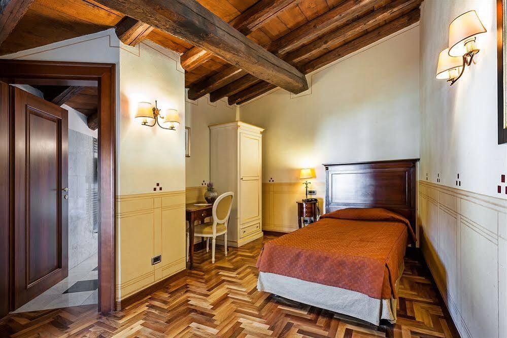 Hotel Villa Policreti Castello d'Aviano Exterior photo
